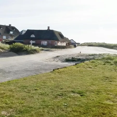 Milly - 100m From The Sea By Interhome